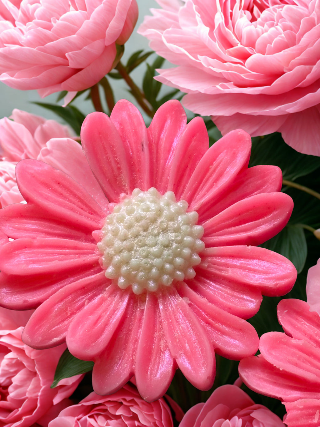 Glade pink peony and cotton flower flower shaped wax melt